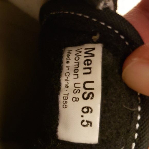 Black and white Vans size 8 woman's,  6.5 men's - Picture 2 of 5